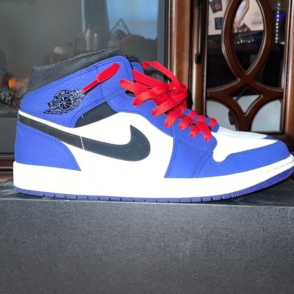 Air Jordan Mids